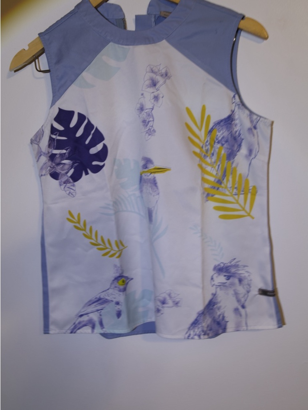 Sleeveless White & Light Blue Botanical Bird Print Blouse